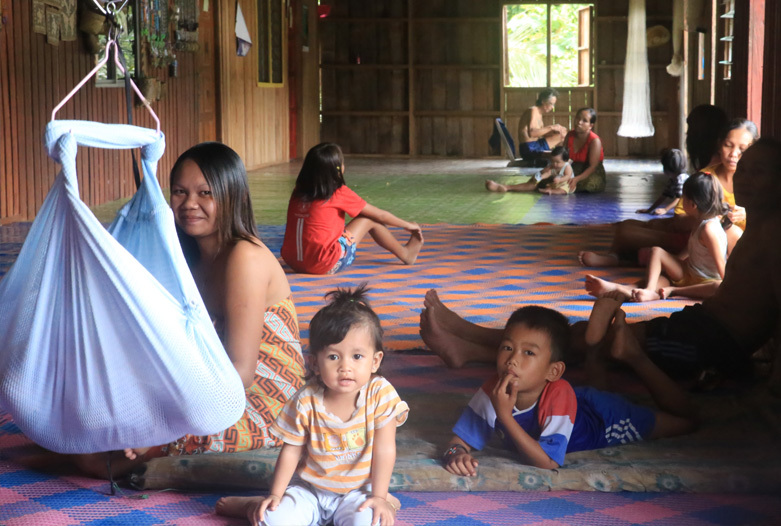 Malasia Viajes | Borneo, Familia Iban